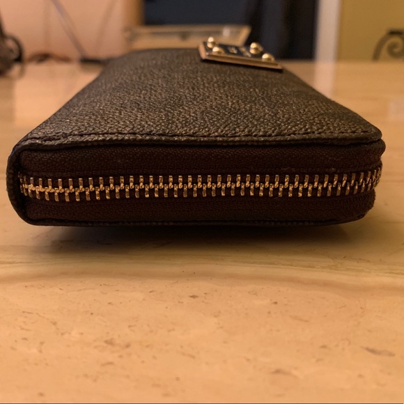 Michael Kors Wallet - Picture 5 of 8